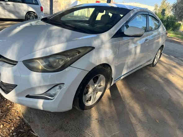 السلام عليكم 
النترا للبيع موديل ٢٠١٤  باسمي
محرك ١٦٠٠ 
بيها مكانات صبغ اني ابيع حزام 
كير ومحرك وتبريد كفولات 
حدادية صدر جديده
تخم تأير جديد
شاشة تسلا
كامره خلفيه وأمامه
تحكمات ستيرن
ارضيه جلد
السياره كامله مناقصها شي 
السعر ١٠٠ وبيها مجال 
***********
