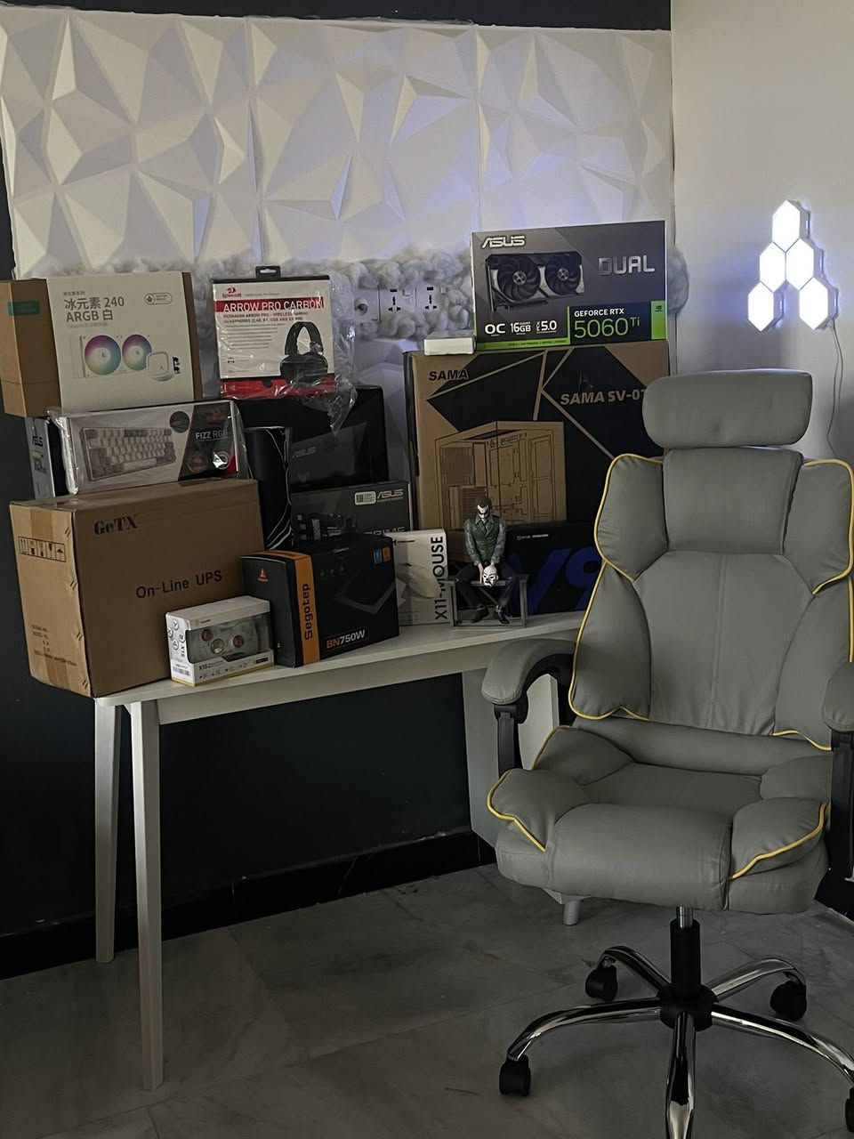 السلام عليكم ✋🏻

Pc 🖥️ للبيع 

1-Intel CPU Core i5-14400F Processor TRY
2-MB ASUS PRIME B760M-R D4
3-VGA PC CARD ASUS Dual RTX 5060 Ti OC Edition - 16GB
4-DDR4 PC Team Group Delta 16GB (8x2) 3600 CL18 RGB - Black
5- NVMe LEXAR NM790 1TB - 7400MB/s GEN 4
6- PSU POWER SUPPLY Segotep BN750W Bronze - Black
7-FAN CPU DEEPCOOL LE520 240mm ARGB White
8 -CASE ATX SAMA SV01 White
9- الشاشه MON ASUS TUF Gaming VG279Q3A 27 FHD 180Hz 1Ms Fast IPS
10 -  ups GETX 1000va Online | GXK- 1-1-1-CO (LCD 12v-9a *2) Online
11- ميز + كرسي + ماوس attack shark 11x + كيبورد احترافي  RGB
تاريخ الشراء 2025-07 يعني صارلها 11 شهر بس مدة استخدامها ما تتجاوز ال 3 اشهر 
التجميعة كلش نظيفة شخط مابيها وبعدها بالنايلون مالتها  والكراتين وياها كل قطعه وياها كارتونتها 
 السعر 2,000,000 دينار 
 بيع فقط  مكاني بغداد … 
للتواصل. ***********
أو دايركت
