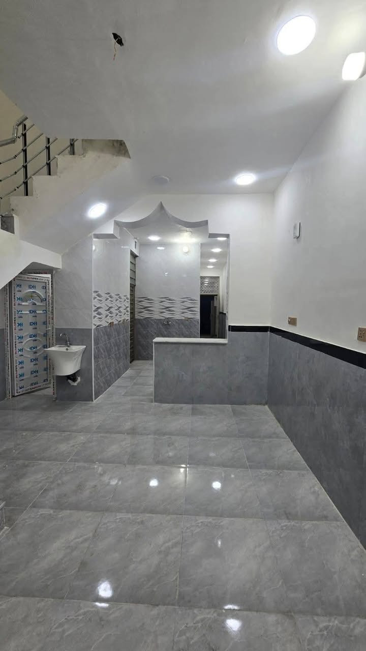 دار ١٠٠م حي العرضات خلف أسواق فطومه بناء حديث شغل راقي جاهز للسكن
***********
