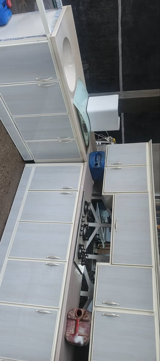 كاونتر الامنيوم  مستخدم كلش نضيف اخو الجديدقياس  7 متر.    مع طباخ ومرشح بارك تركي جاهزات وشغالت 
بعقوبه تقاطع القدس للاستفسار ***********.
