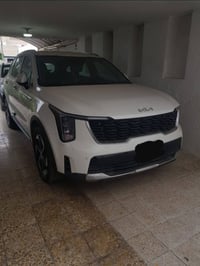 كيا سورينتو للبيع موديل 2024 ماشيه تقريبا 8000 السيارة جديده خليجيه بي...