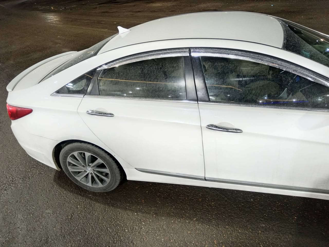 سلام عليكم ورحمة الله سوناتا ٢٠١١ لون صدفي سياره خير من الله مال جناي تخم تاير حداديه ٨٠ بل الميه داخل نضيف ل نين بيجي او اسود  خير  من الله مناقصها شي مال جناي الشراي يتصل او بيه خير او يدلل السعر ١١٥ او بيها مجال ضرر نص باب او نص جاملغ صبغ والباقي مكفول المكان اتصل او دلل ***********
