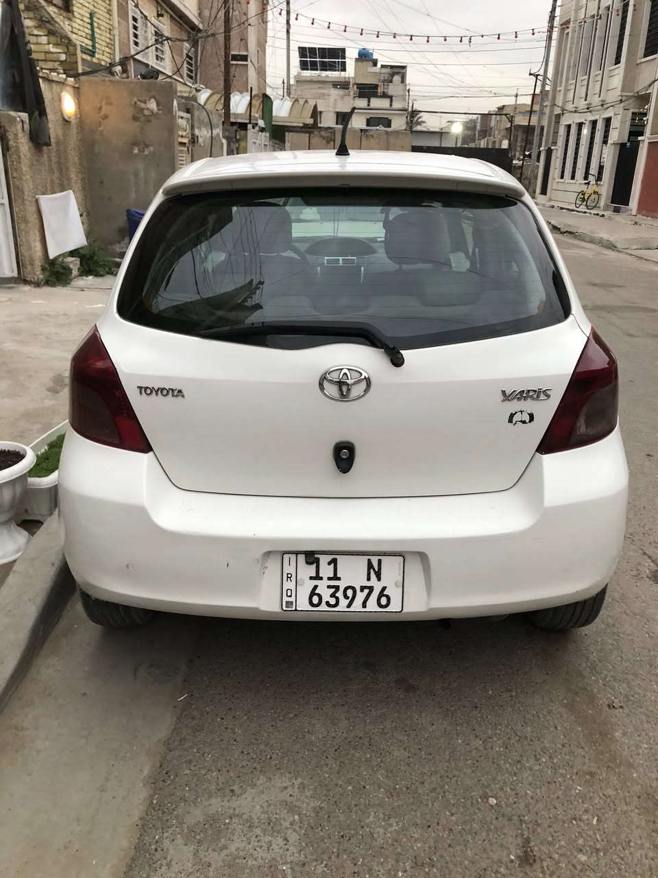 السلام عليكم                                                             تيوتا يارس2008 خليجي بيها صبغ صفاح بسبب شخوط مابيه ضربة محرك وكير بحالة جيدة جداً صدر جديد داخل السيارة نضيف جداً دوشمة جديدة ارضية جلد كامرا دوارة جام كهرباء امامي وخلفي كهرباء رقم دولي جديد بإسمي السعر 78 وبيها مجال مكاني بغداد الشعب  ***********

