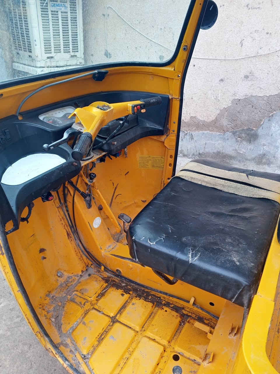 تيك توك اتول شغاله كامله قبل للشارع اوراق كامله السعر مليونين الا ربع مكاري بغداد موديل 18
***********
