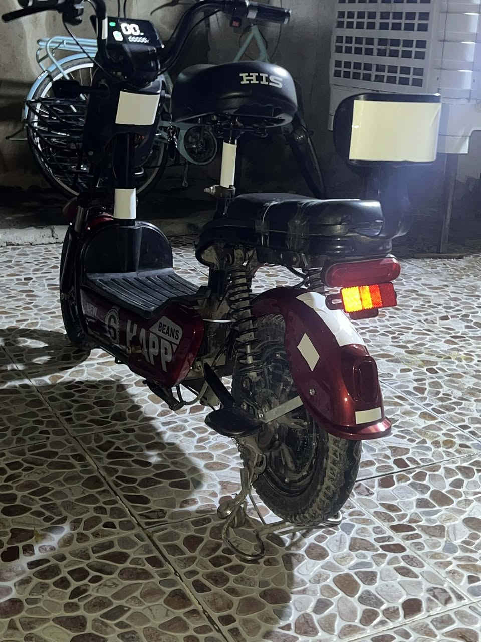 السلام عليكم ماطور شحن للبيع جديد 3 كير حجم 14 مكاني كركوك قرب مول نزار السعر 135 بي مجال الاتصال على الرقم ***********
