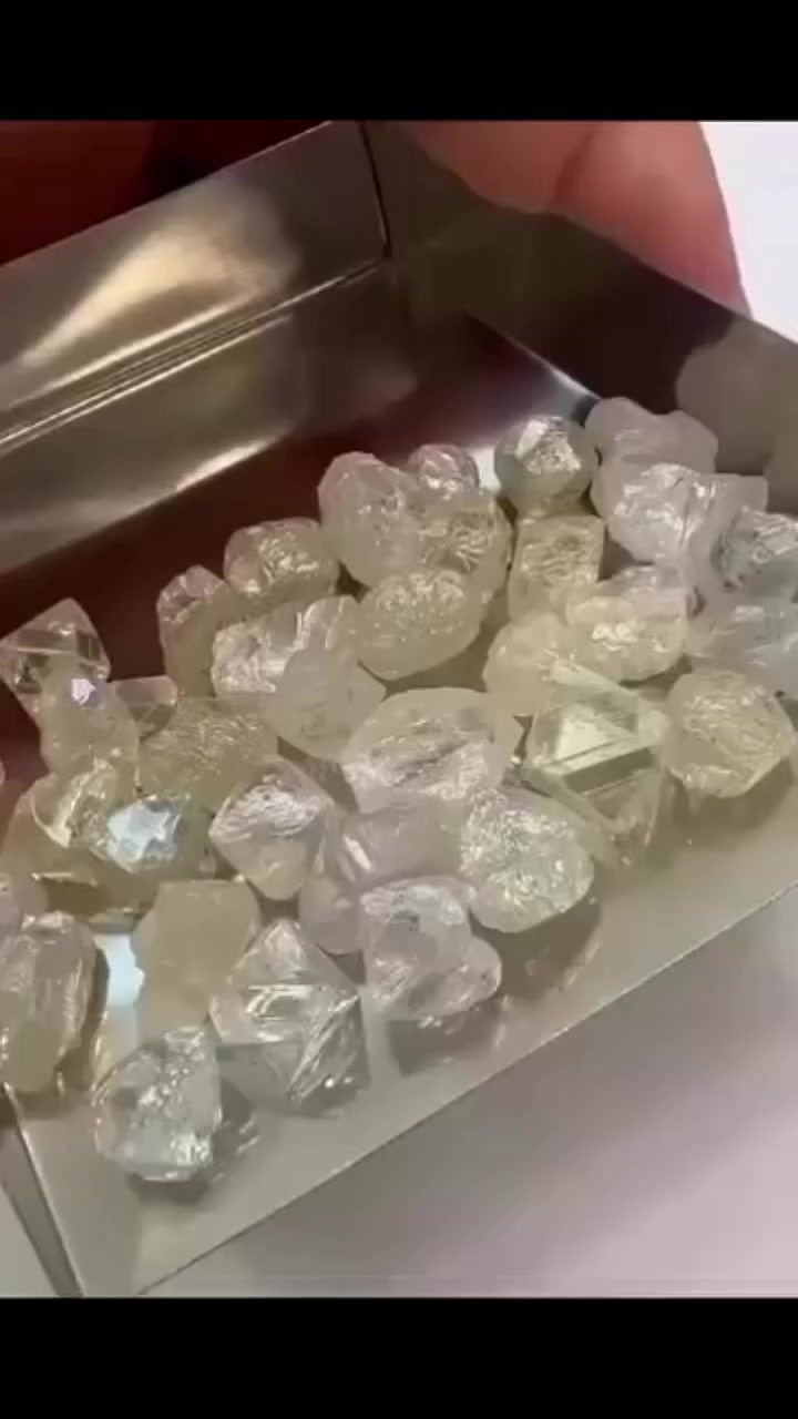 Natural rough diamond
Vvs1
200 usd per ct


**إذا كنت صاحب هذا الإعلان وتريد حذفه لأي سبب، رجاءا أرسل رسالة إلى الدعم الفني**