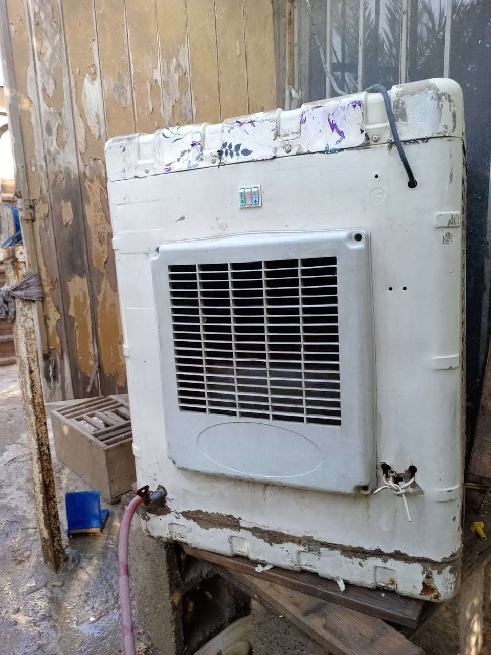 سلام عليكم غراض بيت للبيع
جدا نضيفات وكلهن درجه اولى
مبردات ثنين شغالات ونضيفات ماطور وكشر نضيف كلمن وسعره
 بغداد ***********
