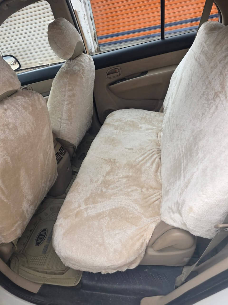 سلام عليكم كيه كارينزموديل 2009خليجي فول واحدعله واحد بيهه بارد7راكب السعر117وبيهه مجال***********
