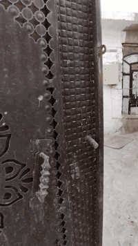 سلام عليكم بيت للبيع 100 متر النهروان الدوانم خلف البانزين خانه ماقبل مستشفى الاستفسار ***********
