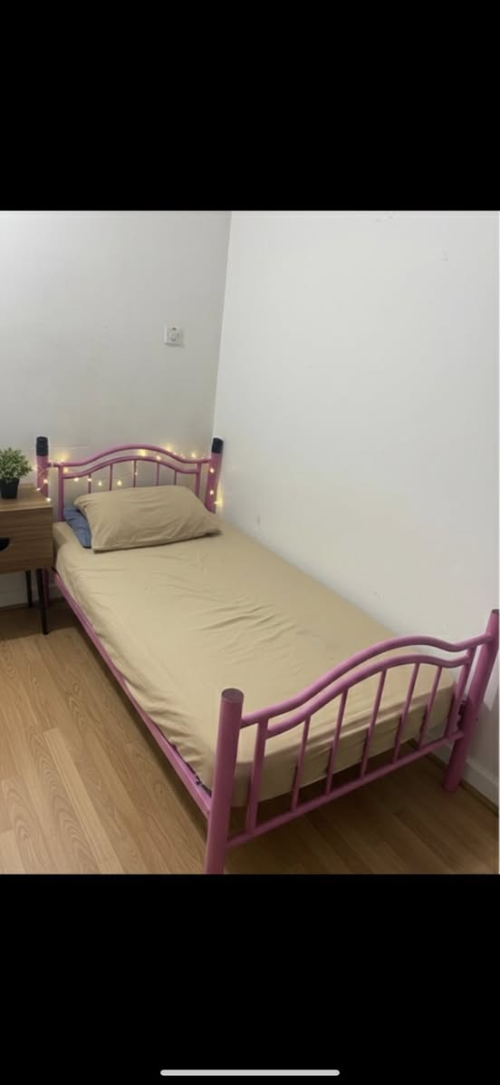 اثنين اسرة نفس الشكل للبيع سعرهم اثنينهم 50 مكان بغداد للاستفسار *********** بيع مستعجل
