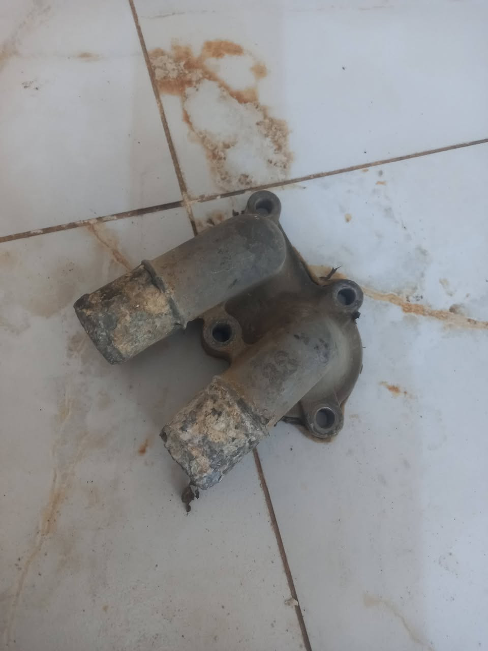 سلام عليكم غراض كيه ريو كلهن ب ١٢٥ الف  ٢٠١١ خليجي العنوان ميسان الماجديه رقم ***********
