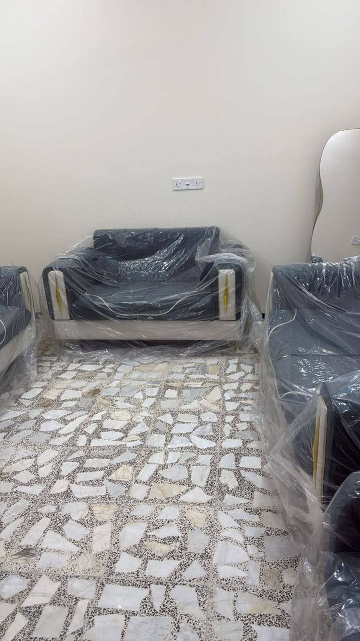 سلام عليكم تخم قنفات بالجيس ماكفن بالاستقبال للبيع مكانهن سبع قصور سعر 500وبيهن مجال***********
