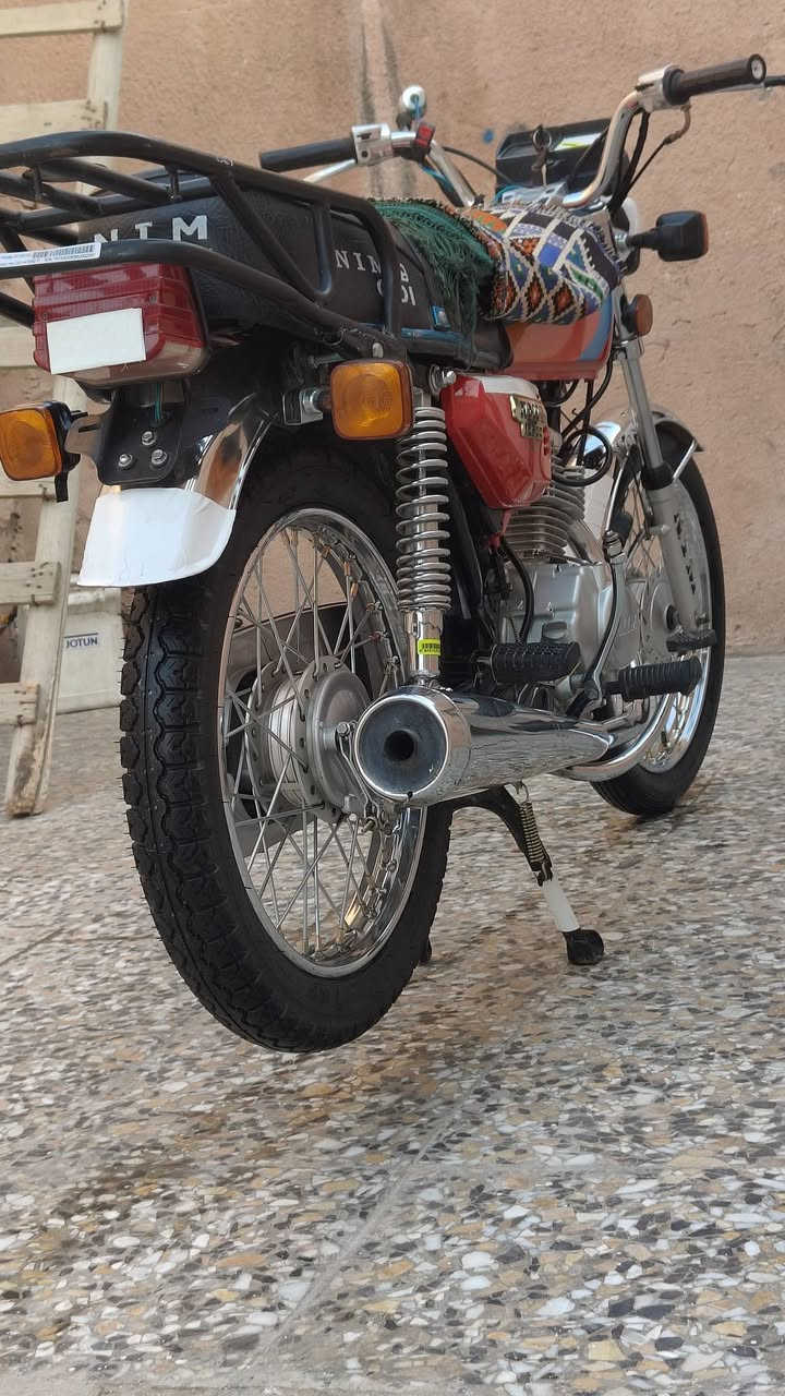 سلام عليكم 
للبيع نامه امتياز باب اول 
شاصي شبه  شلامجه الرفيع دجه ناصيه 
وكاله من شركة الكرار 
مو التقليد 
كفاله من كلشي من الضربه ومن الحادث ومن المكينه مامفتوحه 
كهربائيات كلها شغاله لايت عالي ناصي بك لايت اشاير يمنه يسره دبل اشاره  ✅
شلعه تشك الكاع تجي وتشوف 
لون احمر مثل ماواضح كدامك ❤
موديل 2025 صار 4اشهر من طالعه 
7. اوراق مو 5 
سوبايه طابقين الثقيل الاصليه 
تجي وتشوف مكان شهداء الموضفين قرب مكتب ابن مريود 
سعر 750 وبيها مجال للطيبين للتصال *********** متوفر وتساب وبيكم خير وتدللون ❣️
