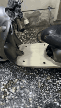 السلام عليكم دراجه كلاسك للبيع هندر والسلف ناقصه باتري الدراجه شلعه ومعدل  كفرات كامله مكاني بغداد البلديات الرقم***********السعر٢٠٠وبيها مجال
