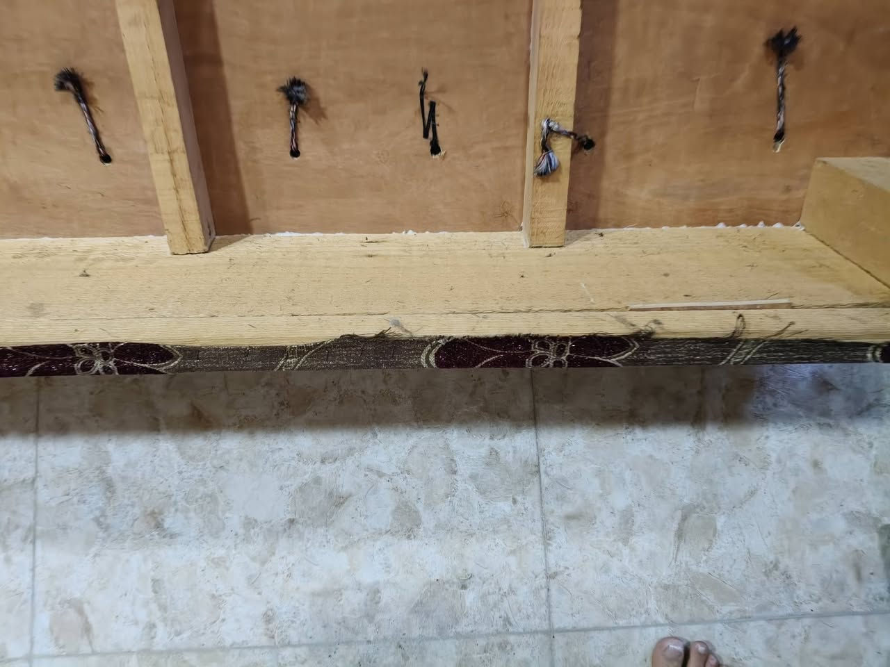 طخم 7امتار خشب عراقي تفصال زاوية وحده موصل الجانب الأيسر ***********
