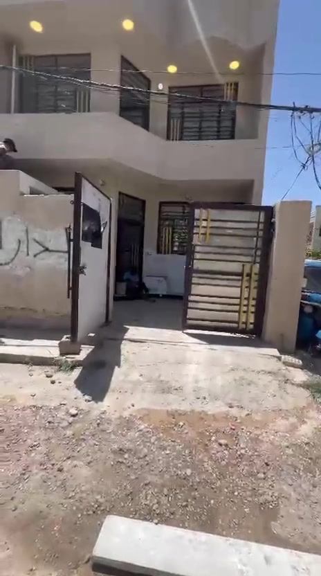 سلام عليكم بيت للبيع مساحه 120متر طابو سند 25 بيت قيد الترميم موقعه الراشدية سبعه نيسان للاستفسار الاتصال ***********
