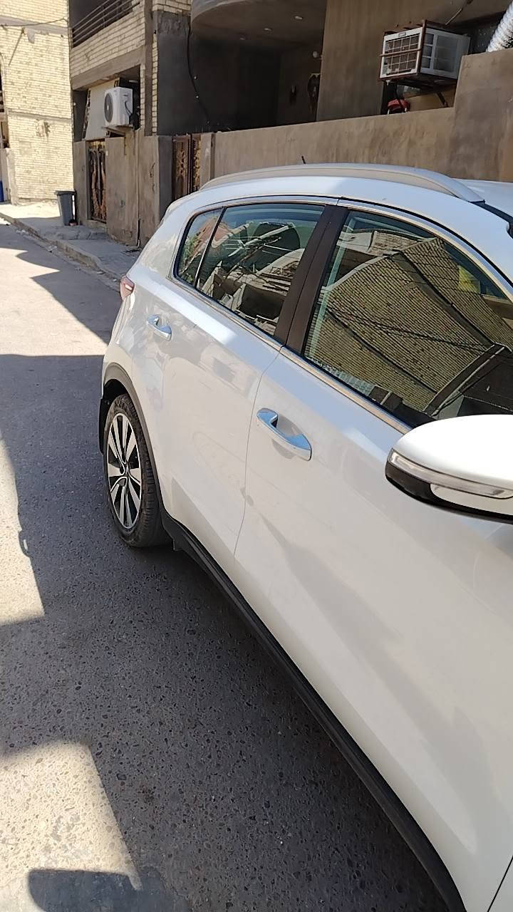 السلام عليكم
كيا سبورتج خليجي موديل 2019 
ماشيه 100 الف قابلة للزيادة
1- اشاير بالمري 
2- حساسات امامي خلفي 
3- تبريد قطعتين 
4- تحكم استيرن 
5- مري شفط
ا رقم بغداد انكليزي دولي
رقم الهاتف *********** 
السعر 180
