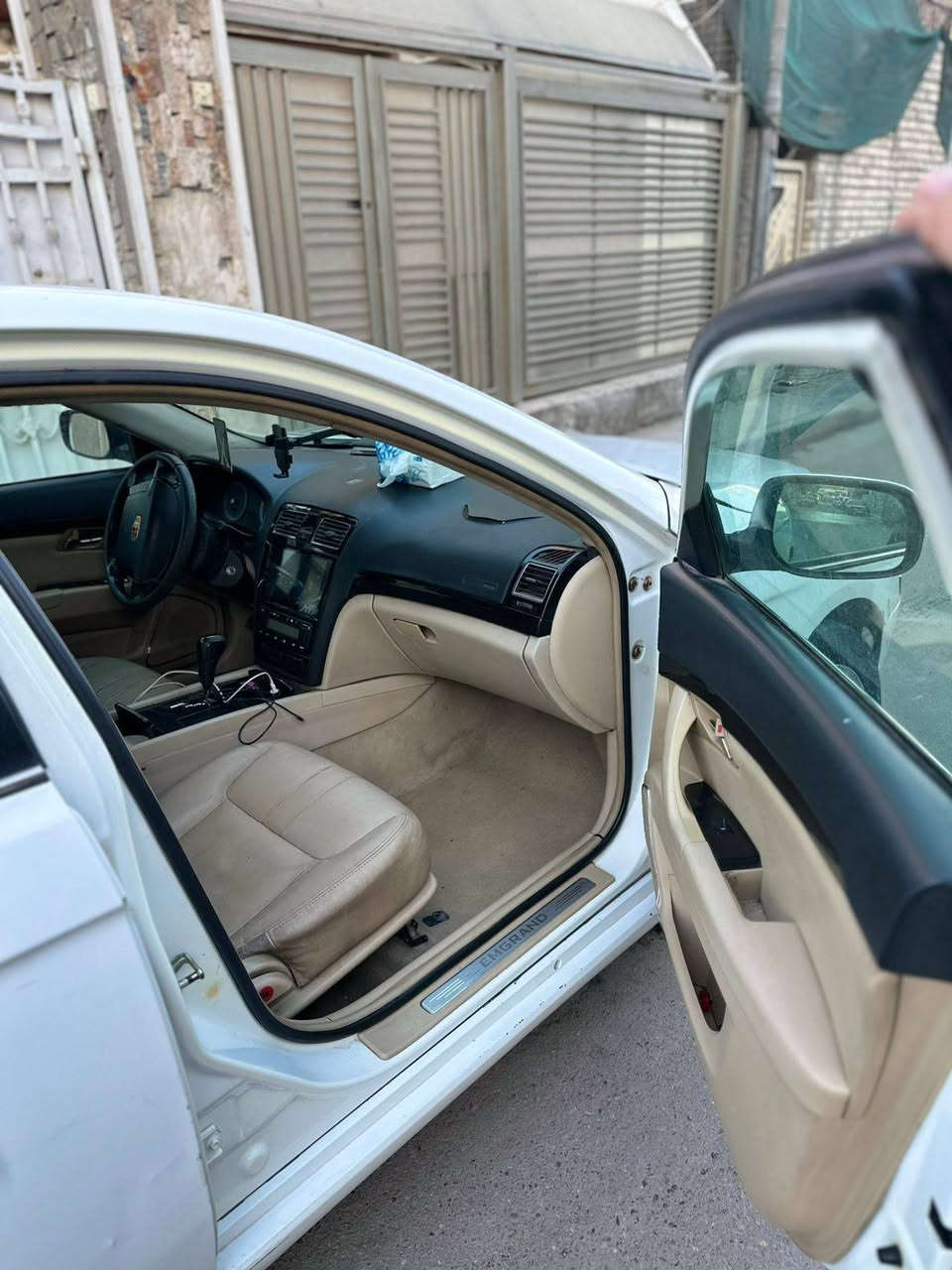 امكراند جيلي C8 2013
محرك 2400 مال ميستوبيشي كير اوتوماتيك خير من الله 
رقم بغداد انكليزي بانوراما+ شاشه
ضربتها خفيفه يم مكان الايت الايمن 
تبريد شغال ثلج
السعر71 وبيها مجال سنويه بأسمي تنتهي 2030 
رقمي ***********
