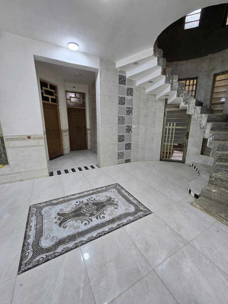 ّ🔴اعلان رقم 131
مطلوب اسكان 
#حي_الجامعه_قرب_مجمع_فدك
الوجه 10
النزال 20
عرض الشارع 10

🛑 ط1 
غرفتين وم ،صاله ،استقبال ،مطبخ بارد مع حار ، مجموعه عدد 2 
 🛑ط2
اربع غرف نوم + هول وصحيات 
ملاحظه الطابق الثاني نقص بياض او ارضيه فقط

السعر : علق (تم)

 ملاحظه 🛑 مطلوب 63مليون 
التسديد الشهري 331
🍁🍁🍁🍁🍁🍁🍁🍁🍁🍁
للاستفسار او الاتصال على الأرقام التالية
 
المكتب :📞📞   ***********
🍁🍁🍁🍁🍁🍁🍁🍁🍁🍁
عنوان مكتبنا : 🏦#الفلاحية_قرب_صيدلية_كربلاء
