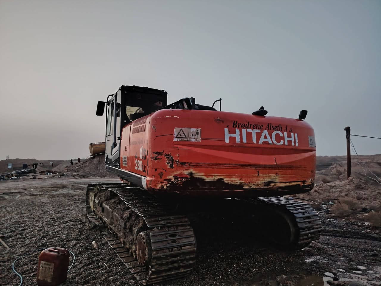 للبيع حفاره 2006 زت ثري رقم أربيل المكان صلاح الدين النباعي معامل الحصو  السعر 300$ وبيه مجال قليل ***********
