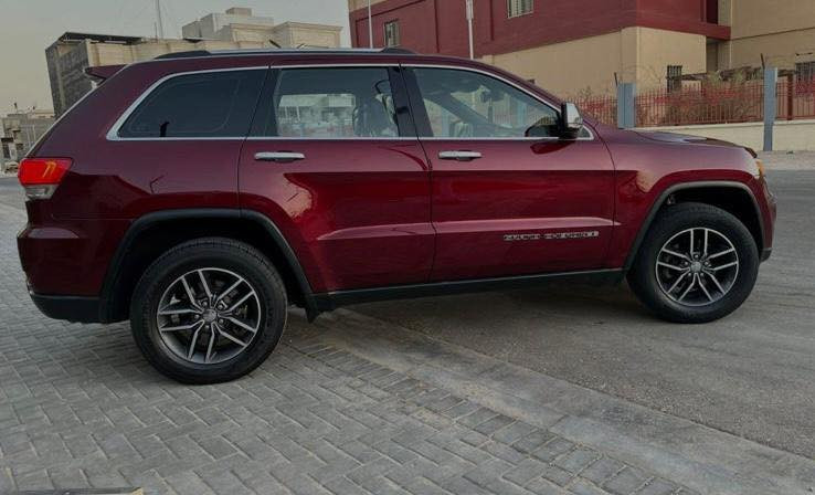 السلام عليكم
جيب 2017 لمتد 
رقم اربيل بسمي وهزه وفحص جديد وتضليل بسنويه 
ماشيه 95 ميل
المواصفات:
نظام اطفاء و تشغيل ذاتي عند الوقوف لتوفير الوقود
حجم المحرك  6 سلندر 3600
فتحه سقف
تشغيل عن بعد
شفتات ستيرن
صندوق كهربائي
حساسات خلفيه
توقف ذاتي عند الرجوع للخلف
كشنات جلد 
تدفئة  الكشنات الامامية 
3 وضعيات جلوس خزن ميموري
تدفئة الكشنات الخلفية
تدفئة ستيرن
اشاير بالمري
اللايت عدسة 
كشافات زنون
السيارة كلش نظيفة مال جناي كير محرك كله بلاد
حادث بنيد فقط بدون دواخل 
السعر240
مكان بعقوبه 
للاستفسار‏
‪***********
