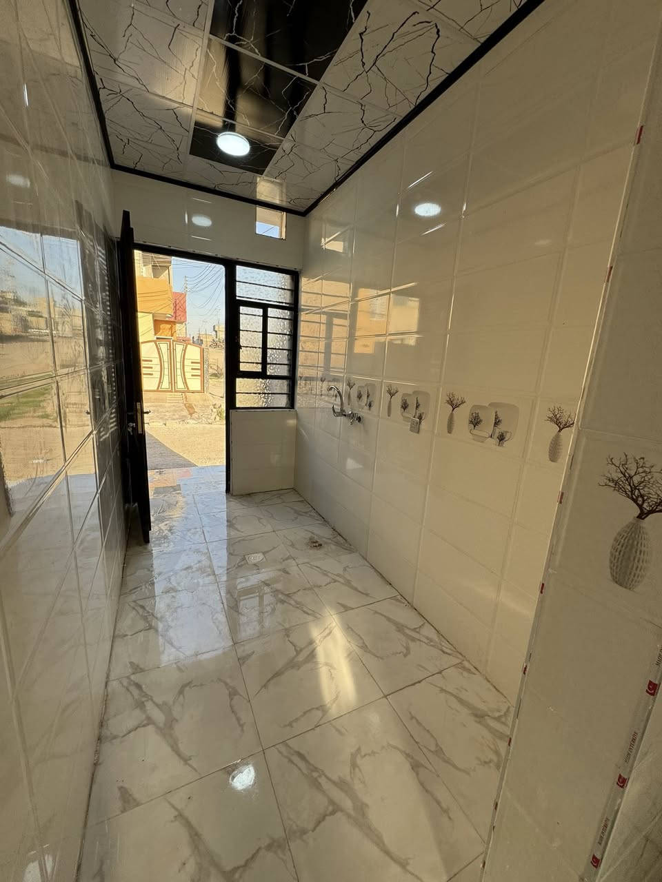 باقي داران علئ  مساحه الدار55 متر موصل حي الانتصار دار يتكون من 
غرفه نوم 💤 واستقبال وهول ومطبخ وصحيات وبيتونه
سند طابوالزهور شرط التحويل👉 سعر الدار الواحد 45 بي مجال للاستفسار الاتصال الارقام التاليه✅👉👉 
***********
***********
مكتب عمر غالب لتجاره لعقارات
العنوان حي الانتصار شارع 20
خلف جامع خلفاء الرسول
