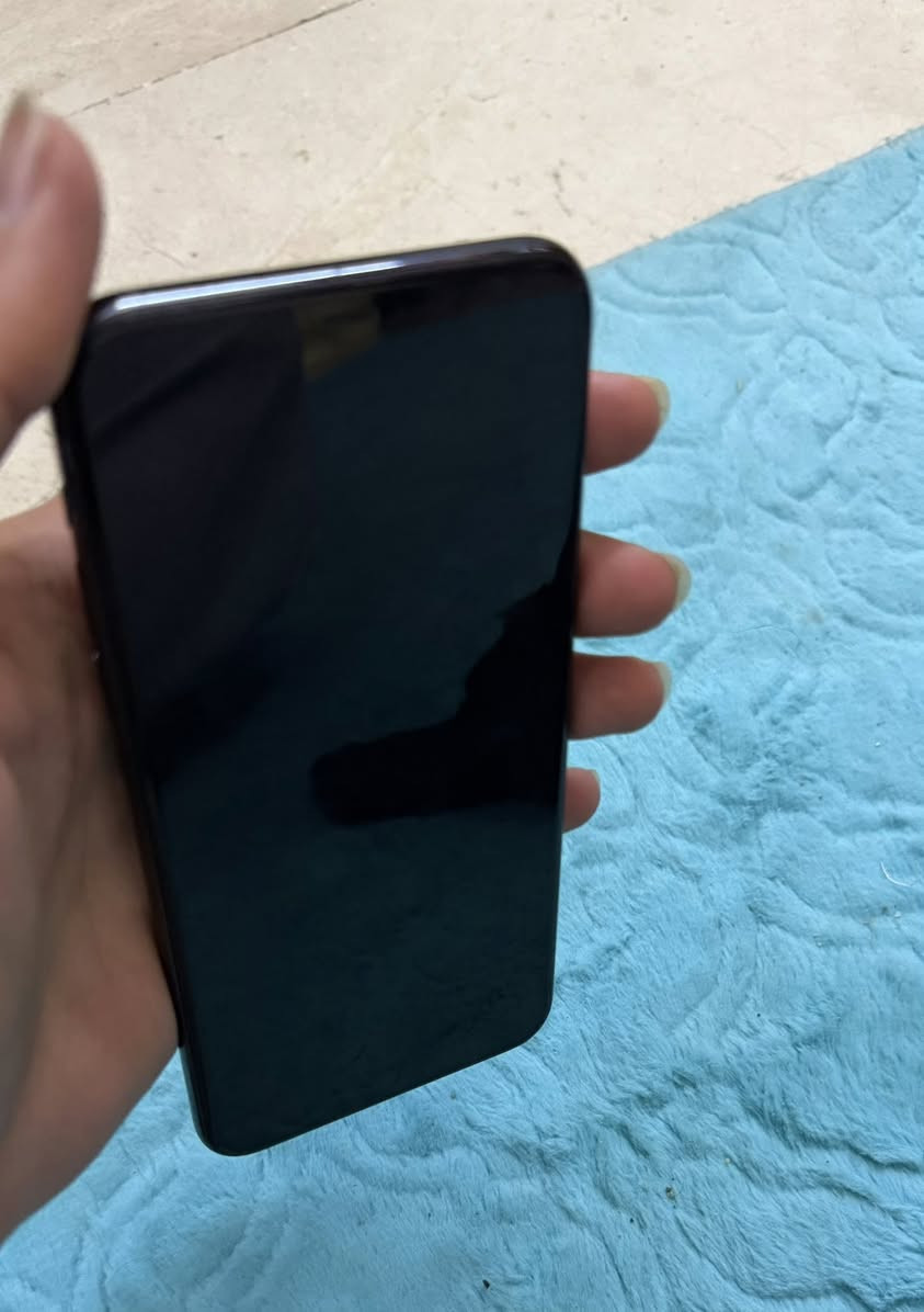 السلام عليكم للبيع ايفون 11 بروماكس ذاكرة 256 اعلى شي نموذج M الجهاز نضيف جدًا جدًا ومحافظ ومتعوب عليه كلش لدرجة ومامبدل بي لا بطاريه ولا شاشه فقط ظهر اصلي وكاله اثر شخوط وبطاريته تقرا 75 وتكدر تبدلها ع راحتك
السعر 295 وبي مجال 
مكاني بغداد زيونه ***********رقمي

