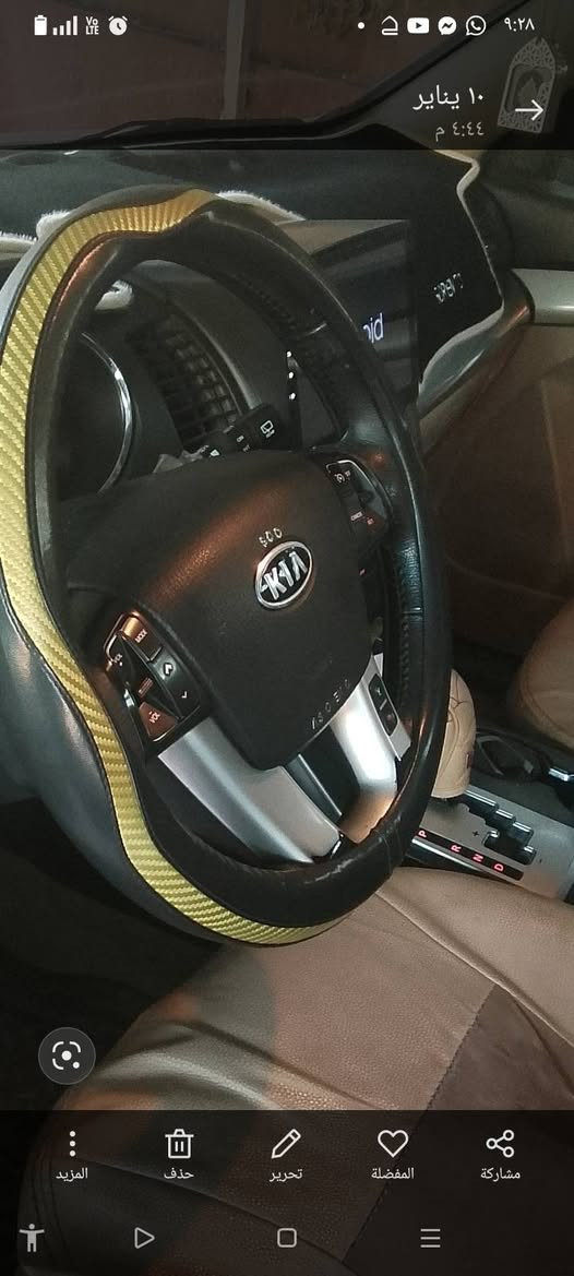 السلام عليكم 
كيا سورنتو خليجي 2013  مكفول كفالة عامة من الصبغ والضربة والتبديل بيها بارد صغير في الباب الخلفي عكس السائق فقط محرك كير مكفول من الفتح كلشي شغال بالسيارة رقم بغداد انجليزي بأسمي سنويةجديدة ماشية 100 وواحد كيلو  أربعة سلندر 2400 دوش  السيارة مسويلها سيرفس كامل ب 380 ألف ومسويلها حدادة جديدة  ب450الف امانة الله كوري اصلي وتخم تاير وباتري يعني متصرف عليها أي شيء  إن شاء الله تعالى  مراوس ترهم 
***********
المواصفات 
بنوراما 
تو كير 
كير اوتوماتيك 
وكير عادي 
مري شفط 
اشاير بالمري 
فول تحكم استيرن 
سايد بريك رجل 
يدات نيكل 
شاشة اندرويد لمس 
كامرة خلفية دواره 

تبريد 3 قطع منغصل 
7راكب 
داخل جلد بلادي 
جرس ب 120
مكان السيارة بغداد 
اشارة ترحيب

