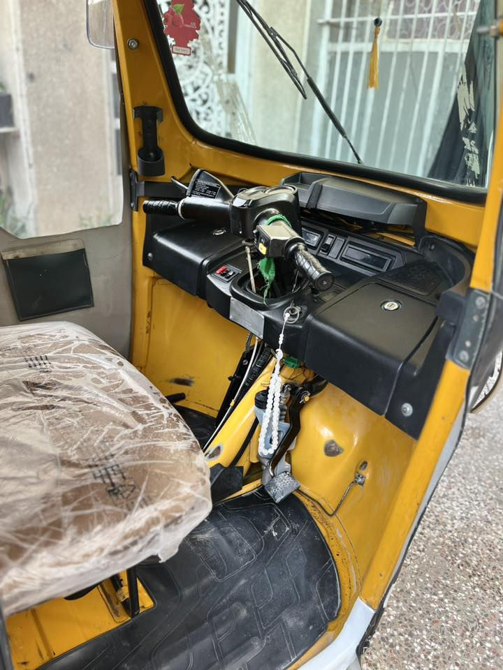 السلام عليكم تكتك tvs للبيع موديل ٢٠٢٠شهر ال١٢داخلة بال٢١ دشبول ٢١ كفالة عامة كشر ومكينة 
تراي زيرو تكتك جديدة الله شاهد السعر ٥٨٥٠وبيها مجال العنوان بغداد البياع للاتصال ***********
