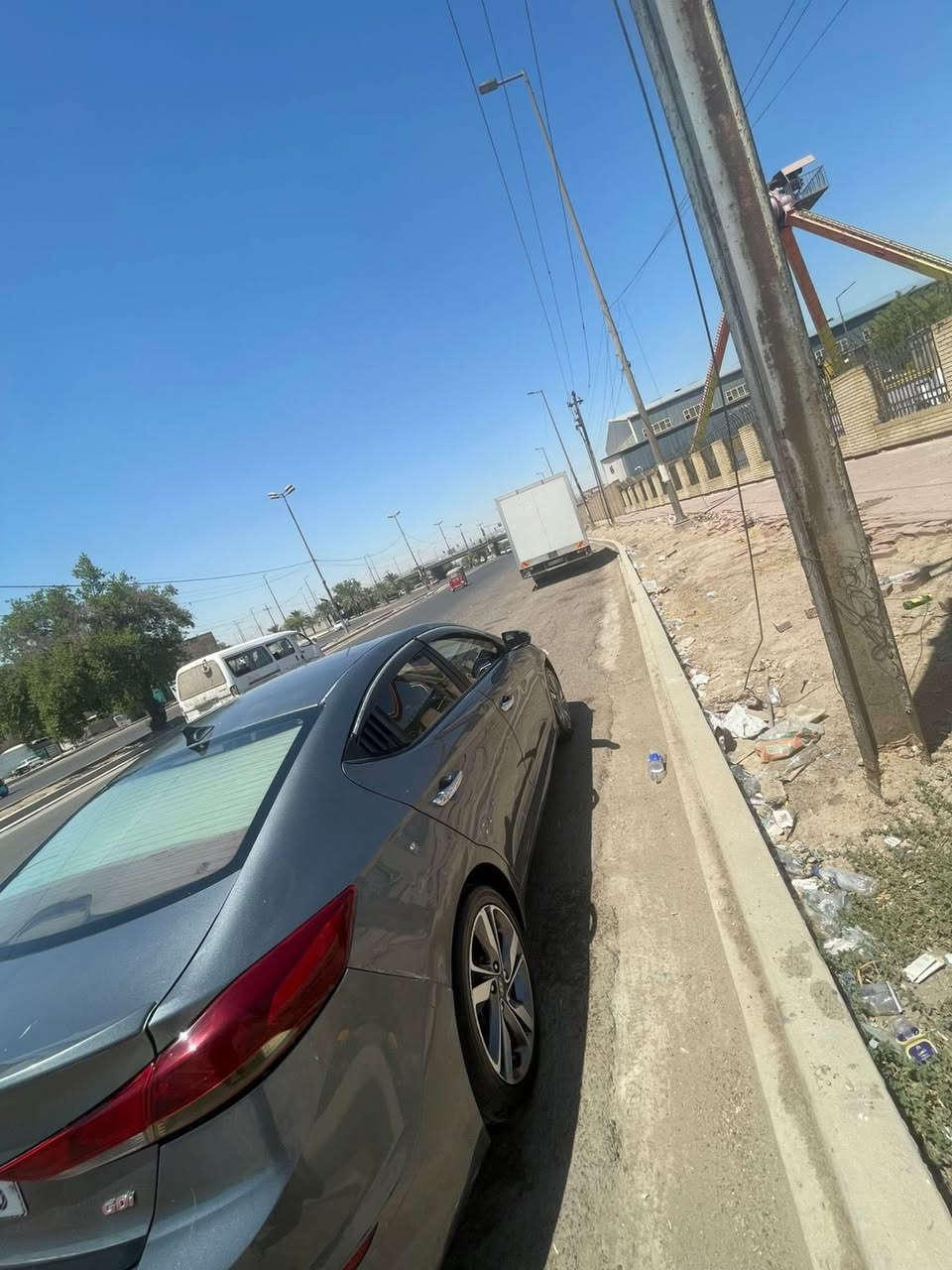السلام عليكم 
للبيع الانترا 
2017 خليجي
لون سلفر 
رقم بغداد 
بيها جاملغ 
و باب  فول
للخير عده الفتحه
مكانها بغداد 
السيديه 
استفسار ***********
