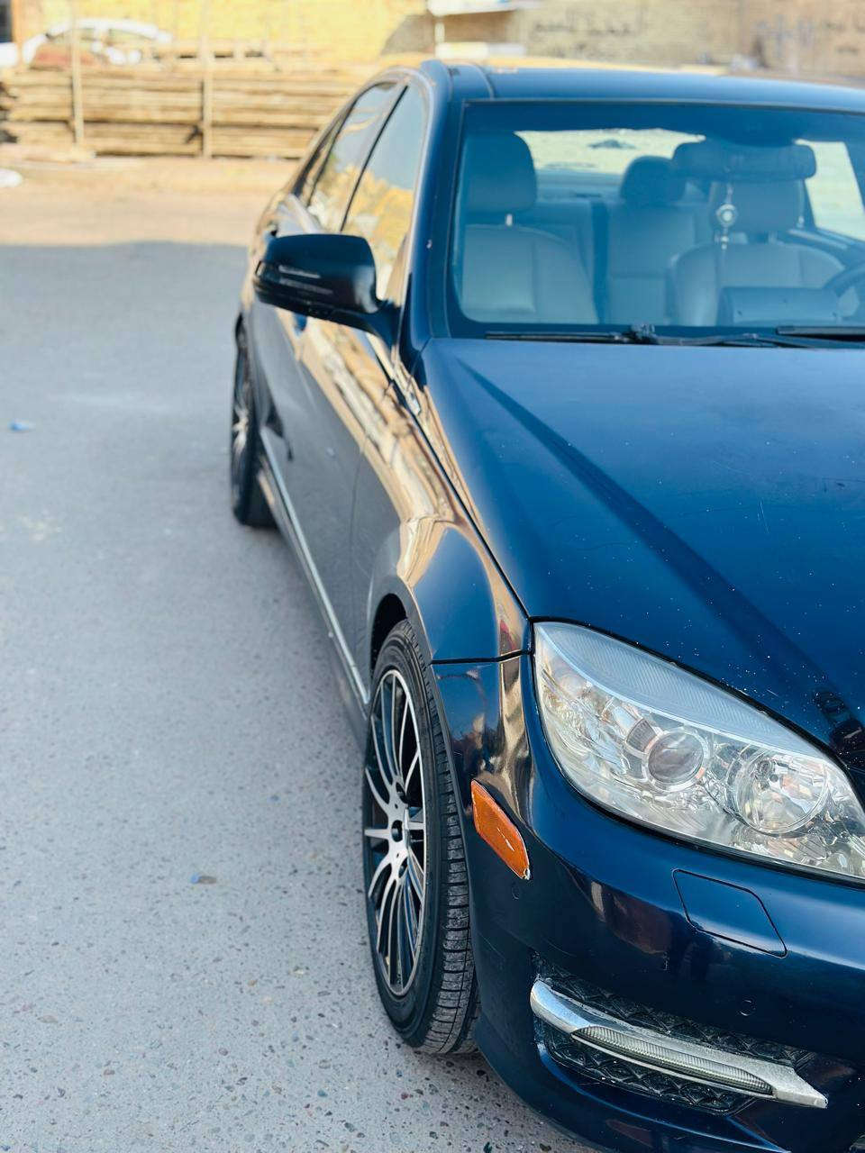 سلام عليكم سياره مارسيدس لبيع او مرواس موديل ٢٠٠٩ سياره فول موصفات بنوراما بصمه أبواب سياره وارد امريكي حادثة جاملغ وربع من الباب مامبدل للإستفسار والاتصال على رقم *********** مكان بغداد الشعله السعر ١٢٥ وبيه مجال
