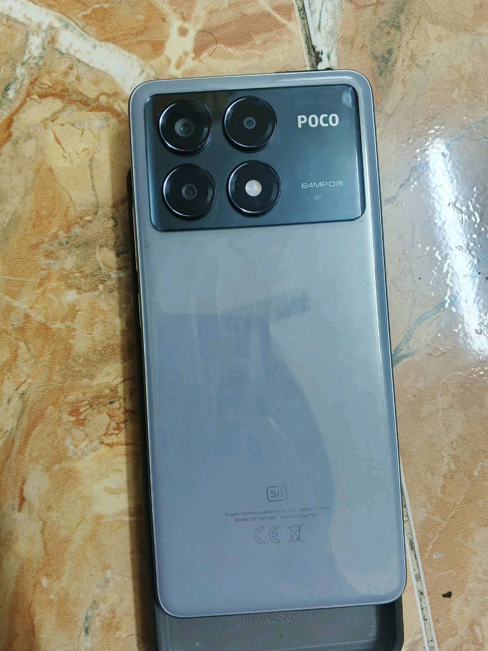 للبيع هاتف POCO X6 Pro 5G بحالة ممتازة، تقريبًا مثل الجديد. يحتوي على كاميرا خلفية 64 ميجابكسل وتصميم أنيق باللون الرمادي. الهاتف يدعم نظام التشغيل Xiaomi HyperOS وآخر التحديثات الأمنية لنظام Android. الألوان على الشاشة واضحة وجودة ممتازة.

الهاتف مثالي للاستخدام اليومي وكذلك للألعاب والتطبيقات الثقيلة بفضل أدائه الفائق.