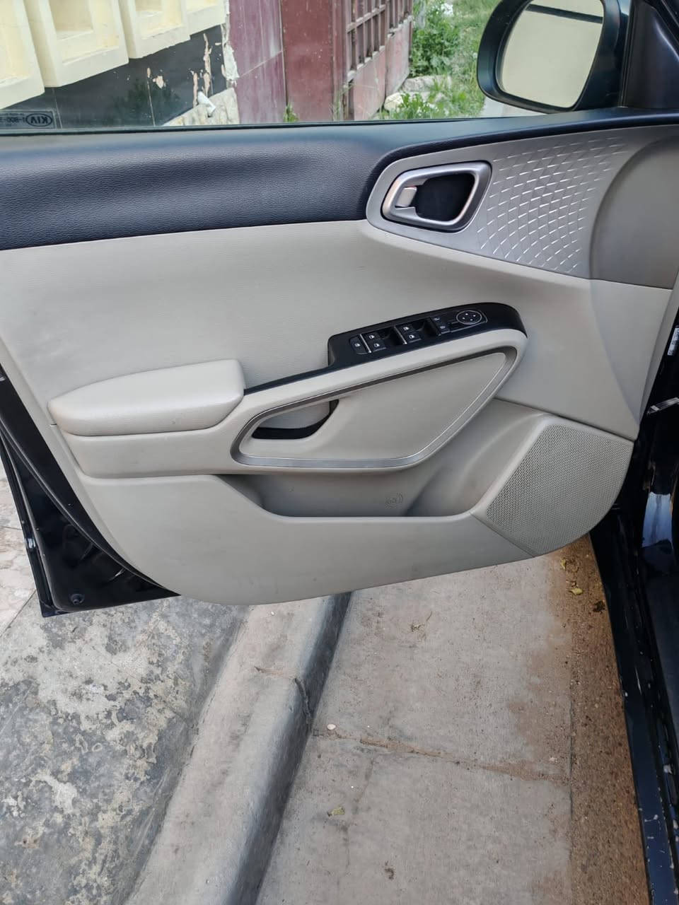 سلام عليكم كيا صور موديل
للبيع وبسعر مناسب جدا..
 2021 باسمي رقم بغداد موصفات السياره شاشه كبيره تحكمات داخل ابيض إطفاء ذاتي
 سياره مسويلها صيانه جديده منظومه لايت جديد بلكات اصليه فيت بام منظومه احتراق باتري دسكات زوج تايرات امامي  مكان السياره بغداد  حي الاعلام السياره بدون لغود وبدون شواصي 
البنيد تبديل وباب السايق صبغ
***********
 السعر 123 وبي مجال بسيط حك الجيه
