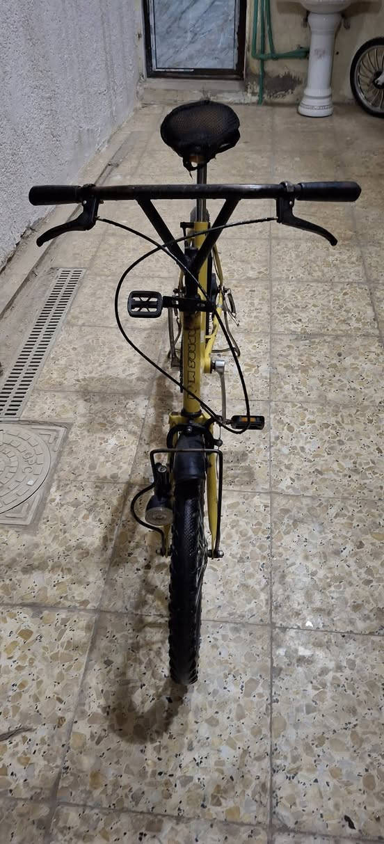 بيسكل حجم 20باله ياباني شرط الشغل بدون نقص سعرهه ٥٠الف وبي مجال قليل على الراغب بالشراءالاتصال على***********
