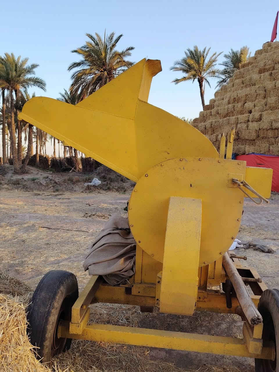 سلام عليكم كاروضة تبن البيع جاهزة الطحن لاتصال على الرقم ***********مكان ديوانية غماس
