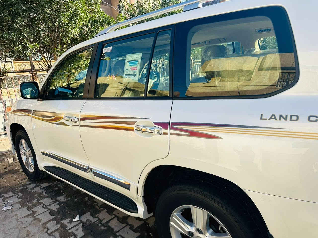 جكسارة لاند كروز بريم موديل 2013 مكفولة كفالة عامة بيها بس شبر بارد رقم بغداد 
***********
