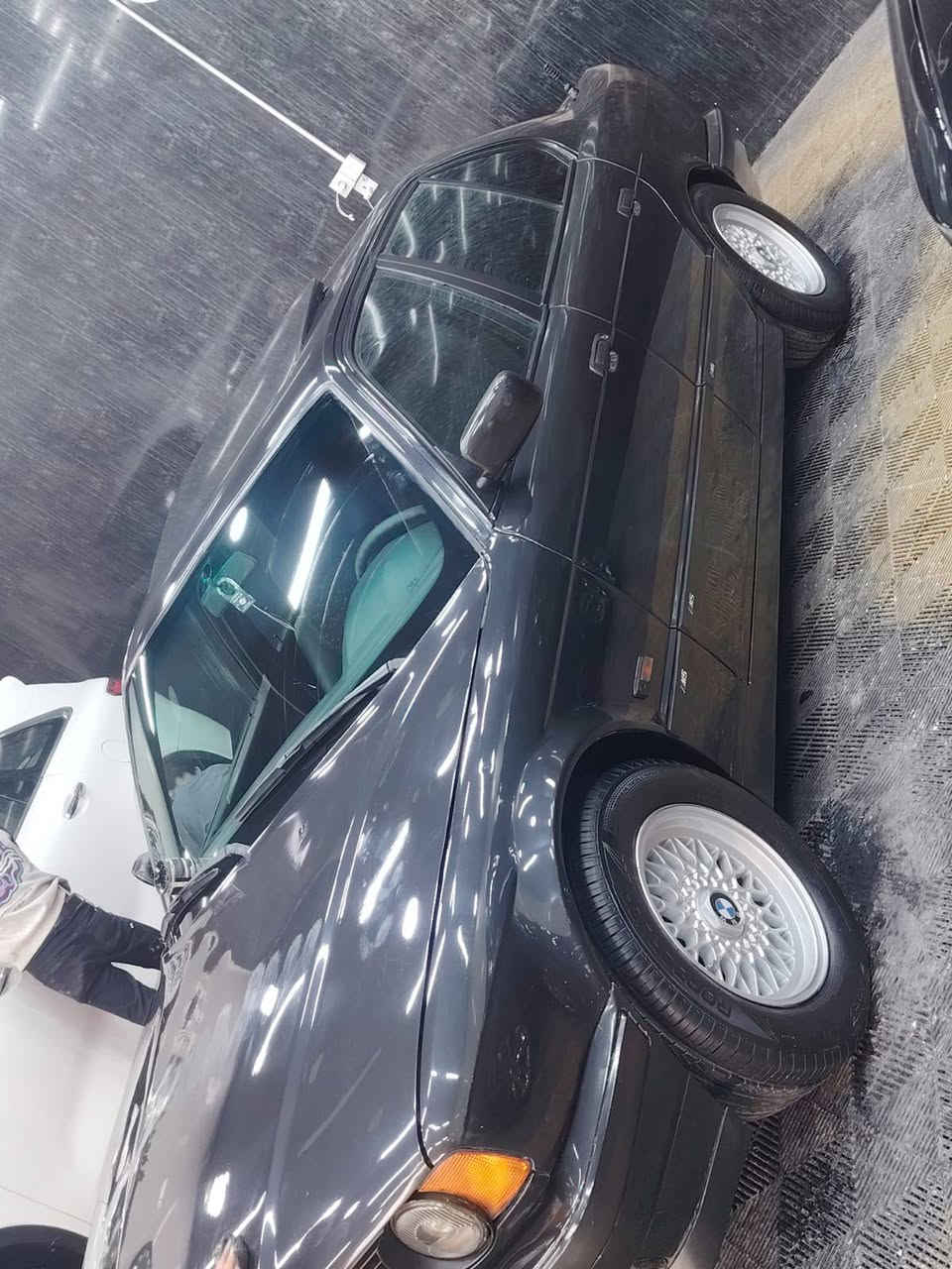 السلام عليكم
252i اصل 
بجم عريض 
فتحه سقف طكتين
غرفه M جديده حيل 
طخم خلفي امامي جديد 
حداديه وكاردن واكسل جدد
دريم شفتات جدد 
طخم ويل وتاير بل جيس 
كير ومكينه مكفولات بل جيس 
جامات اربعه كهرب 
السياره مانقصها بس ستر الله 
ترايك 200 على بصره شرط
السعر 72$
اتصل ‏‪***********‬‏
