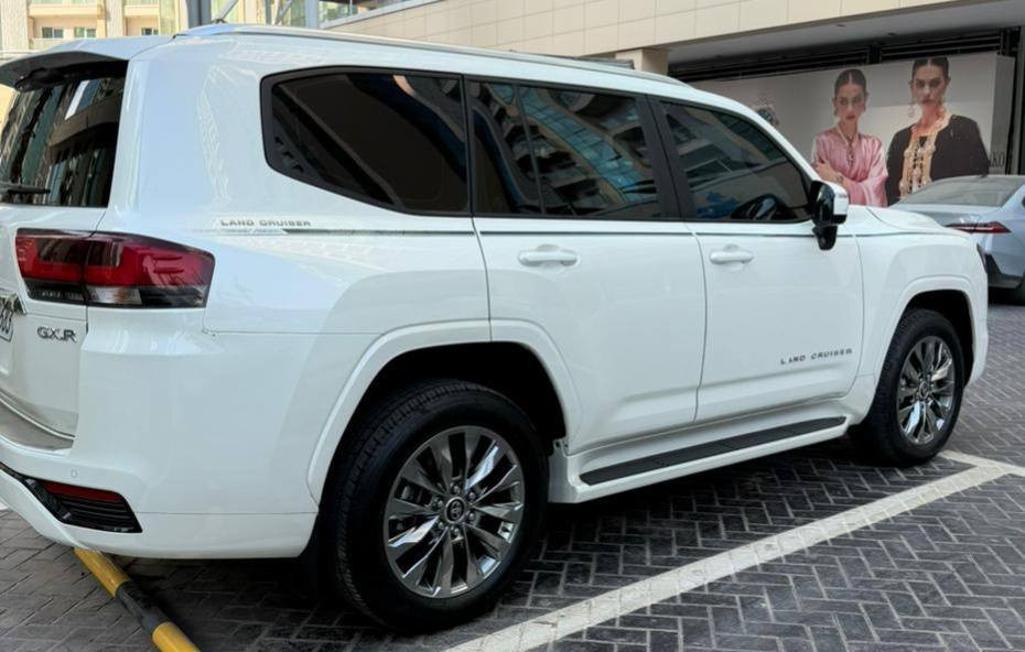 تويوتا لاندكروز 2024 GXR فول مواصفات شركة جيهان ماشية بس 28 الف كم
دعامة لدعامة بشرط
بدون صبغ بدون ضرب سفر سفر
سنوية جديدة لحد 2031
باقي على صبغ الشركة
السيارة نظيفة جدا وحالتها ممتازة

🟪 السعر  :: الطلب في التعليقات ويوصلك مباشرة ✍️ 📩

المواصفات
محرك V6
كير اوتوماتيك
دبل دفلوك
شاشة كبيرة 
حساسات امامي خلفي
تبريد وتسخين مقاعد
تشغيل بصمة
فتحة سقف
داخلية جلد فاخر
اضوية ليد

رقم صاحب السيارة 
***********
***********
