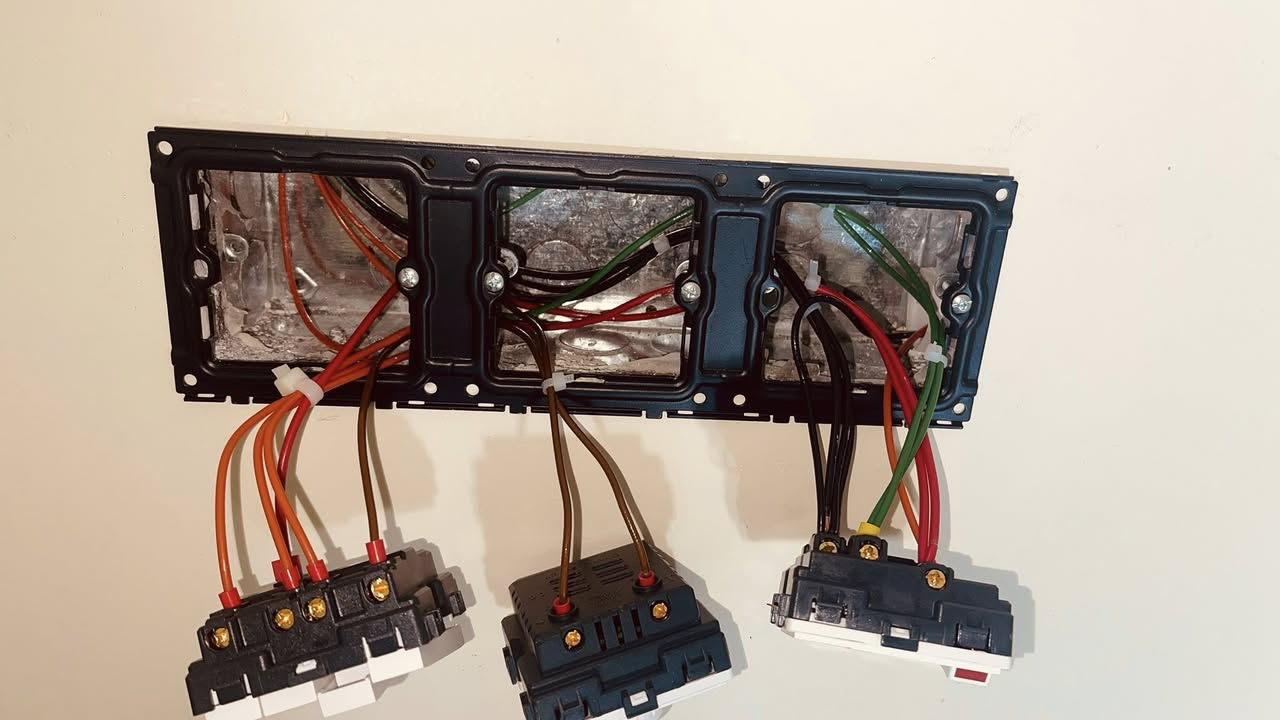 تم والحمد لله تشطيب منزل  🏠 سويجات شركة tucsonعمل بدقة واحتراف اتصال كادر
موبايل 📲 ***********
