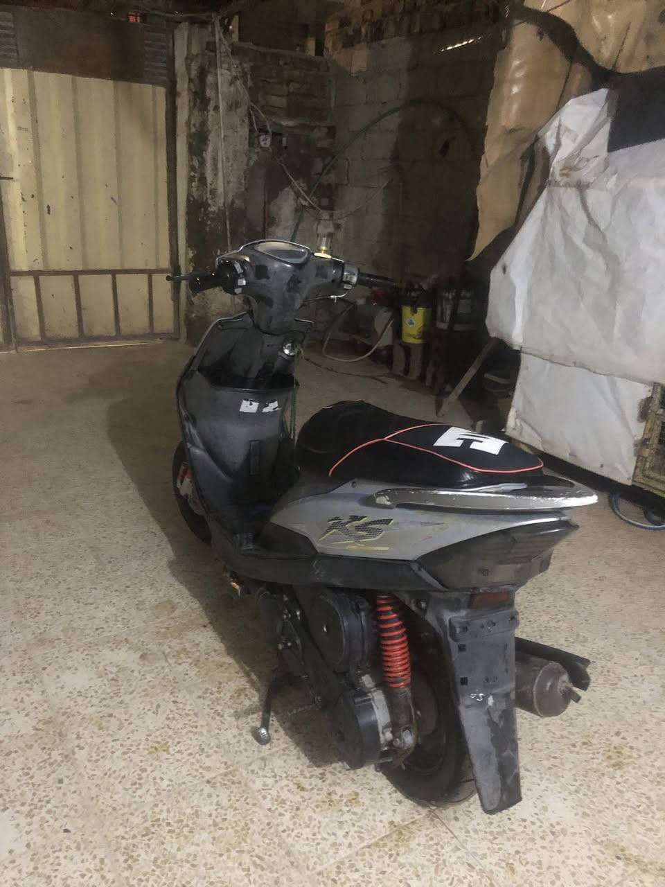 ماكس عدلة بوشة ٤٩ بلاد دراجة خير من الله فول ٤٥٠ وبيها مجال قليل مكاني بعقوبة تحرير *********** 
مو شراي لتراسل
