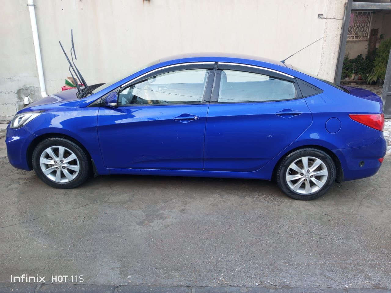 سلام عليكم اكسنت موديل 2011 سياره بدون صبغ سياره نظيفه مال بيت شرط التحويل سنوية جديد تبريد تدفئه كلها بشرط بيها منظومة غاز وكارت غاز حكومي وبطاقة بنزين صدر امامي خلفي كلها بشرط سعر 78 بيها مجال بسيط ***********
