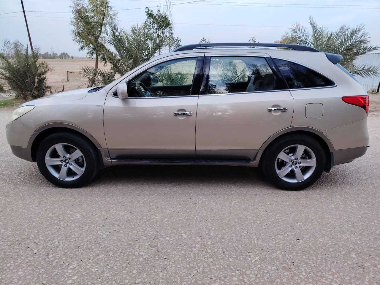 السلام عليكم هونداي فيراكروز خليجي موديل 2009 رقم بغداد دولي بسمي سنويه وهزه جديده  كارتون شرط جاهزة من كلشي مكينه  سته سلندر 7 راكب كير حداديه تخم تاير كهربائيات كلها شغاله السياره كفاله من اي ضربه فقط بنيد جارد ورشيته بدون معجون أو ضربه الباقي كفاله السياره فول الفول ماكو شي ما يشتغل بيها مكاني بابل السعر 125وبيها مجال لشراء وهذا رقمي الي يحب يتصل ***********
