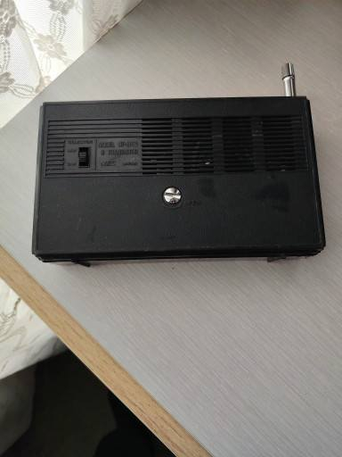 راديو ترانزستور عتيق (Vintage) من إنتاج شركة NEC (Nippon Electric Company) اليابانية، وهو موديل NT-8P76 الذي تم إصداره في أواخر الخمسينيات وأوائل الستينيات (حوالي عام 1959-1960). [1, 2, 3]
راديو ترانزستور عتيق (Vintage) من إنتاج شركة NEC (Nippon Electric Company) اليابانية، وهو موديل NT-8P76 الذي تم إصداره في أواخر الخمسينيات وأوائل الستينيات (حوالي عام 1959-1960).أبرز مواصفات الجهاز:العلامة التجارية: NEC (شركة كهرباء نيبون).الموديل: NT-8P76.التقنية الداخلية: يعتمد على 8 ترانزستورات (8 Transistor) لتكبير الإشارة الصوتية ونقائها.موجات البث: راديو ثنائي الموجة يدعم MW (الموجة المتوسطة) و SW (الموجة القصيرة).بلد الصنع: اليابان


**إذا كنت صاحب هذا الإعلان وتريد حذفه لأي سبب، رجاءا أرسل رسالة إلى الدعم الفني**