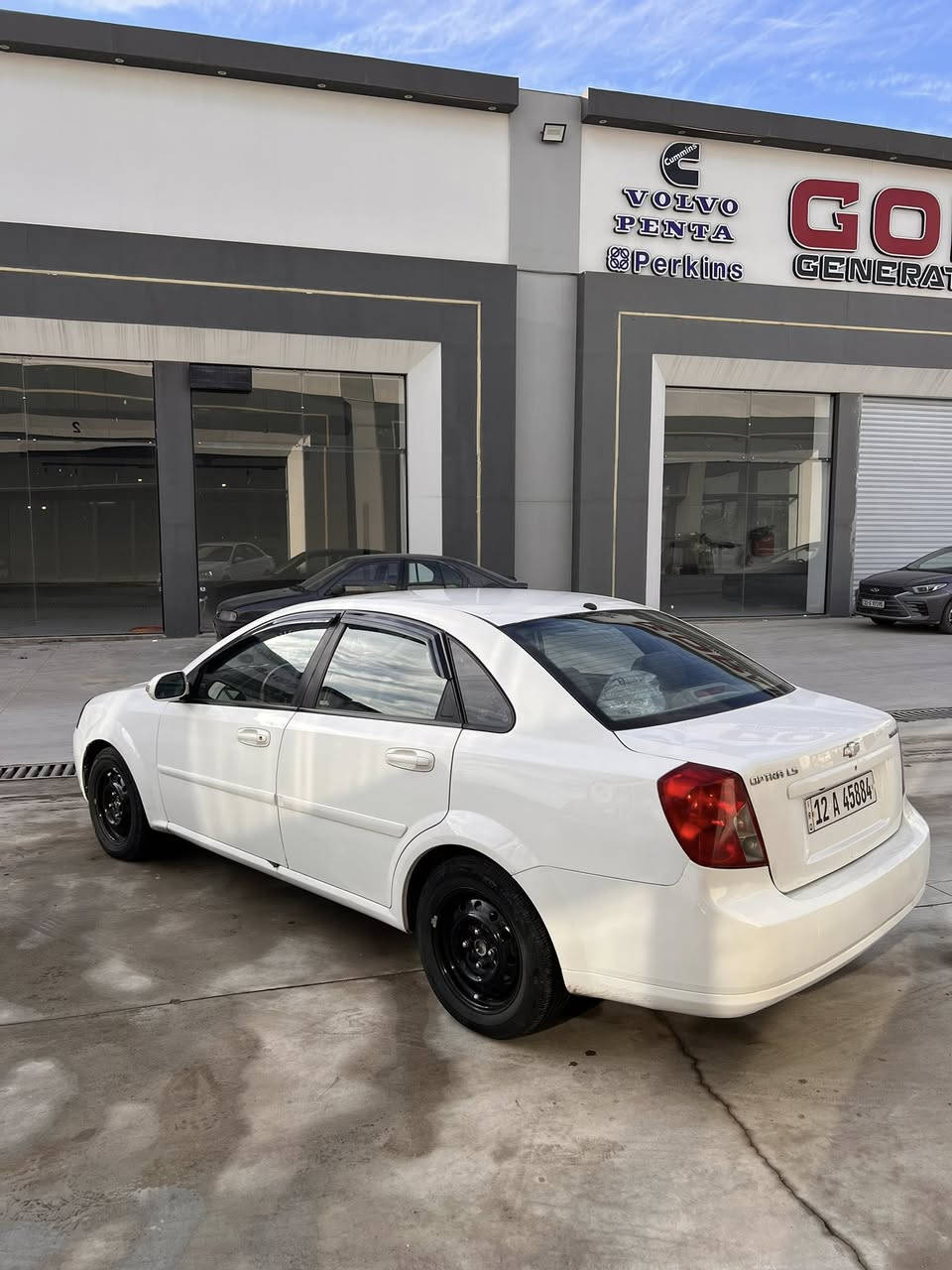 السلام عليكم  اوبتره 2011
كلين بدون ضرر بيها جاملغ امامي رش فقط 
محرك و كير شرط
طخم تاير جديد 
رقم نينوى انكليزي ب اسمي 
كوبون بانزين 
وموصفات الاوبتره معروفه 
السعر 89 
رقم التواصل ***********
