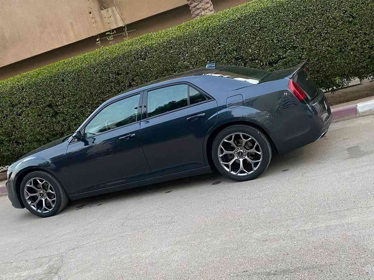 كرايسلر s300
موديل ١٨ 
بدون قطره صبغ 
مواصفاته 
بنوراما 
حساس امامي خلفي
حساس جانبي
مري هيتر واشاير
سماعات بيتس
دمام بيتس
كشنات تدفئه 
وباقي مواصافات معروفه
ماشيه ١٦١ كيلو
٢٥٥ وبيها مجال مكاني بغداد


**إذا كنت صاحب هذا الإعلان وتريد حذفه لأي سبب، رجاءا أرسل رسالة إلى الدعم الفني**