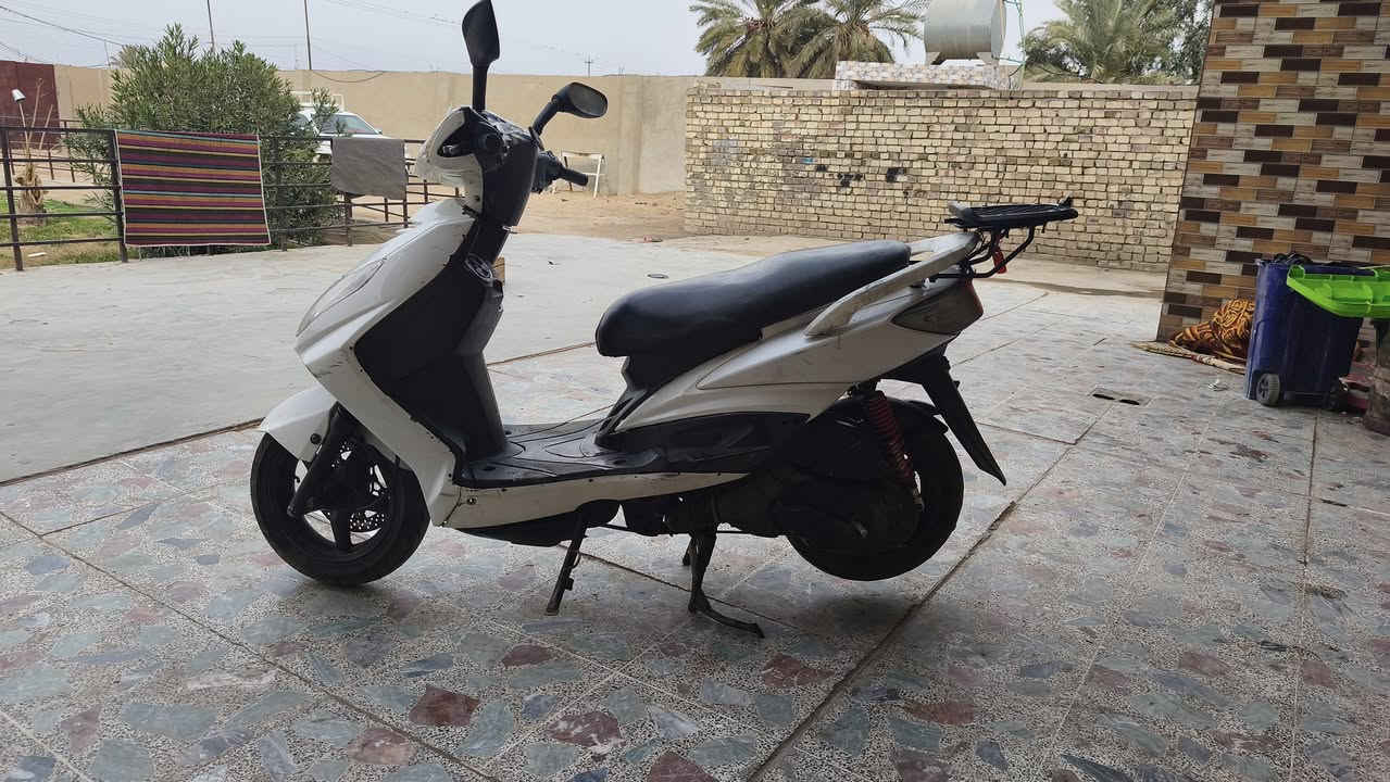 دراجة سكنس فحل للبيع دراجة كلش شغال بيهة مثل ماموضح بصورة مكينتهة ناعمة تخبل رايدهةب450مكان.بغداد.لمعامل.
***********
