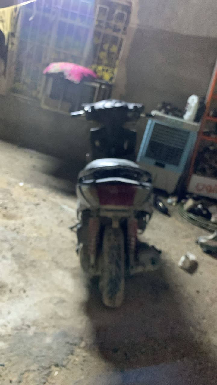 سكنس فحل كوري دراجة بيهة صوت بل مكينة حلوة 

ابيع كوم حديد بس اتكفل سرقة مكاني البلديات شارع عشرين  *********** نقصهة بجم و حاضن طين  السعر 225 وبيهة مجال مال جية
