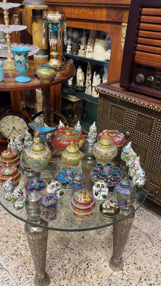تشكيلة من تحف الكلوازنيه اليدوي الانتيك 


**إذا كنت صاحب هذا الإعلان وتريد حذفه لأي سبب، رجاءا أرسل رسالة إلى الدعم الفني**