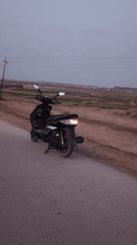 سلام عليكم  دراجة سكنس فحل نوزل خطين المحرك خير من الله شلعة معدل115 الدراجة نظافة كفراتها70/100 الدراجة باسمي كهربائيات ما ملعوب بيها نكرة سلف كل وقت  كلها شغالة المكان بغداد المعامل رقم *********** السعر المطلوب بيها 550بيها مجال جدا بسيط حك الجية و اعتذر على الاطالة
