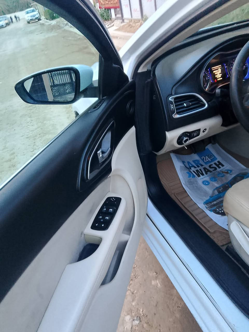 السلام عليكم سي  15
السياره الحمدلله جازه

 نص فول. تشغيل عن بعد سيرفز طافي

صدر جديد اذاين  محرك جديد نص منضومه المي جديده جاهز.رقمه مميز حلو

السنور موجود تحتاج تكعيد دعاميه واقيه عكس السايق معروضة.95وبيه مجال

***********.بغداد
